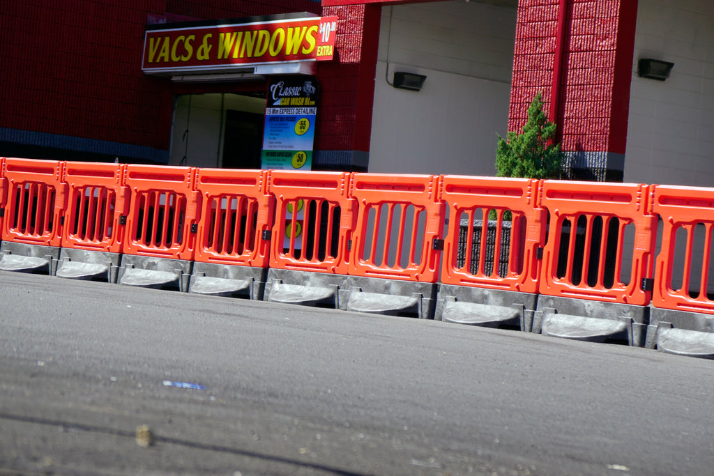 Pedestrian Longitudinal Channelizing Device Wonderwall Barrier