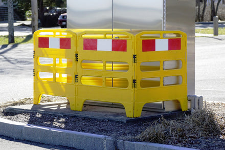 Manhole Guard - Heavy Duty Folding 4 Gate Barricade Rail System