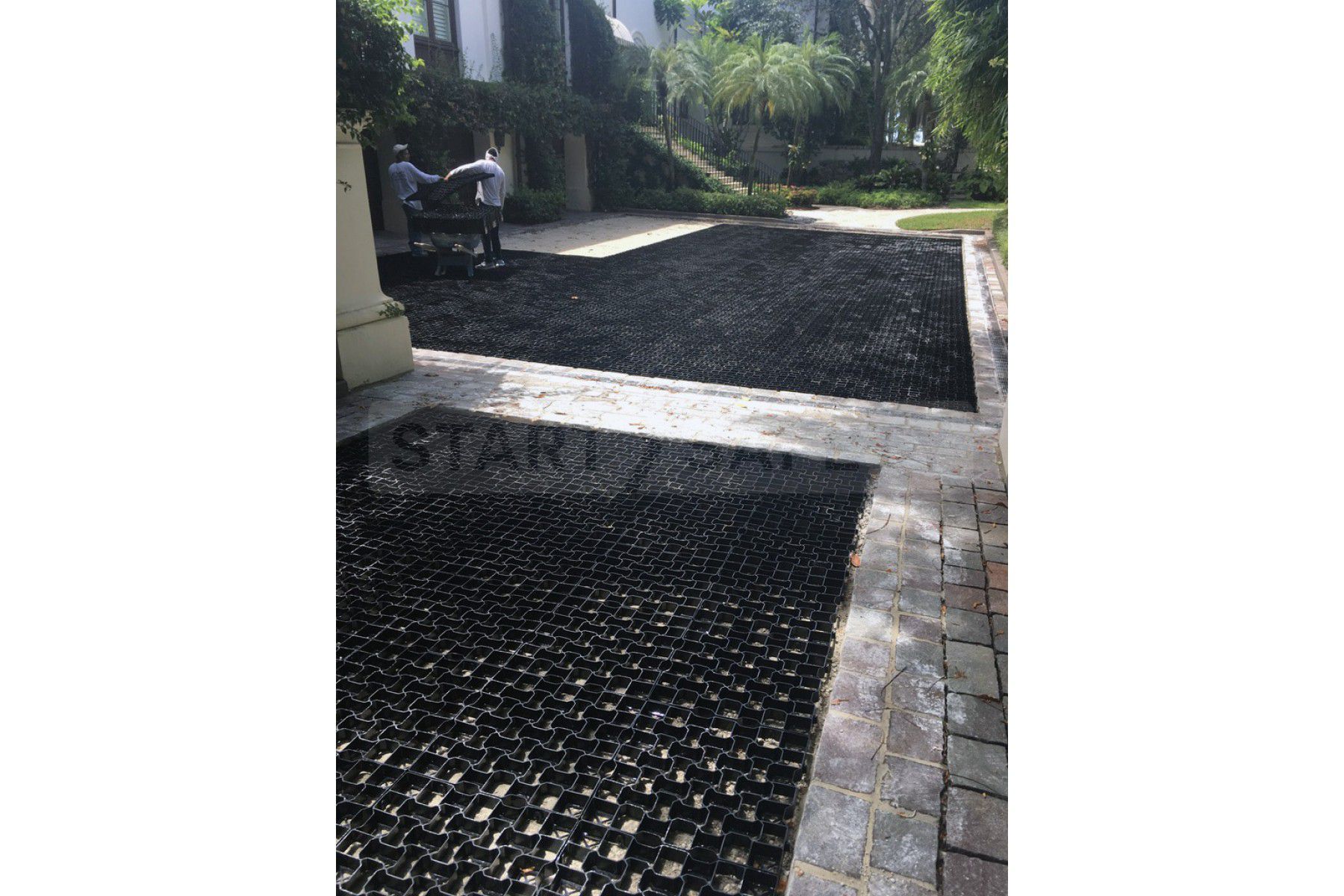 GRAVALOCK Permeable Paver 22 in. x 22 in. x 1 in. Black Slim Grid Plastic Pavers (12-Pavers/40.5 Sq. ft.) S562HD