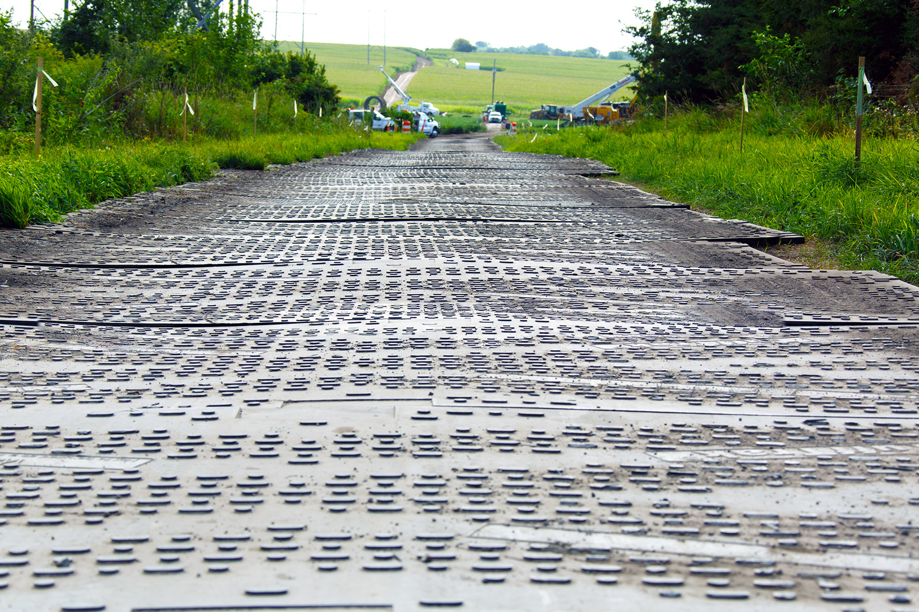 Mud mats for clearance trucks