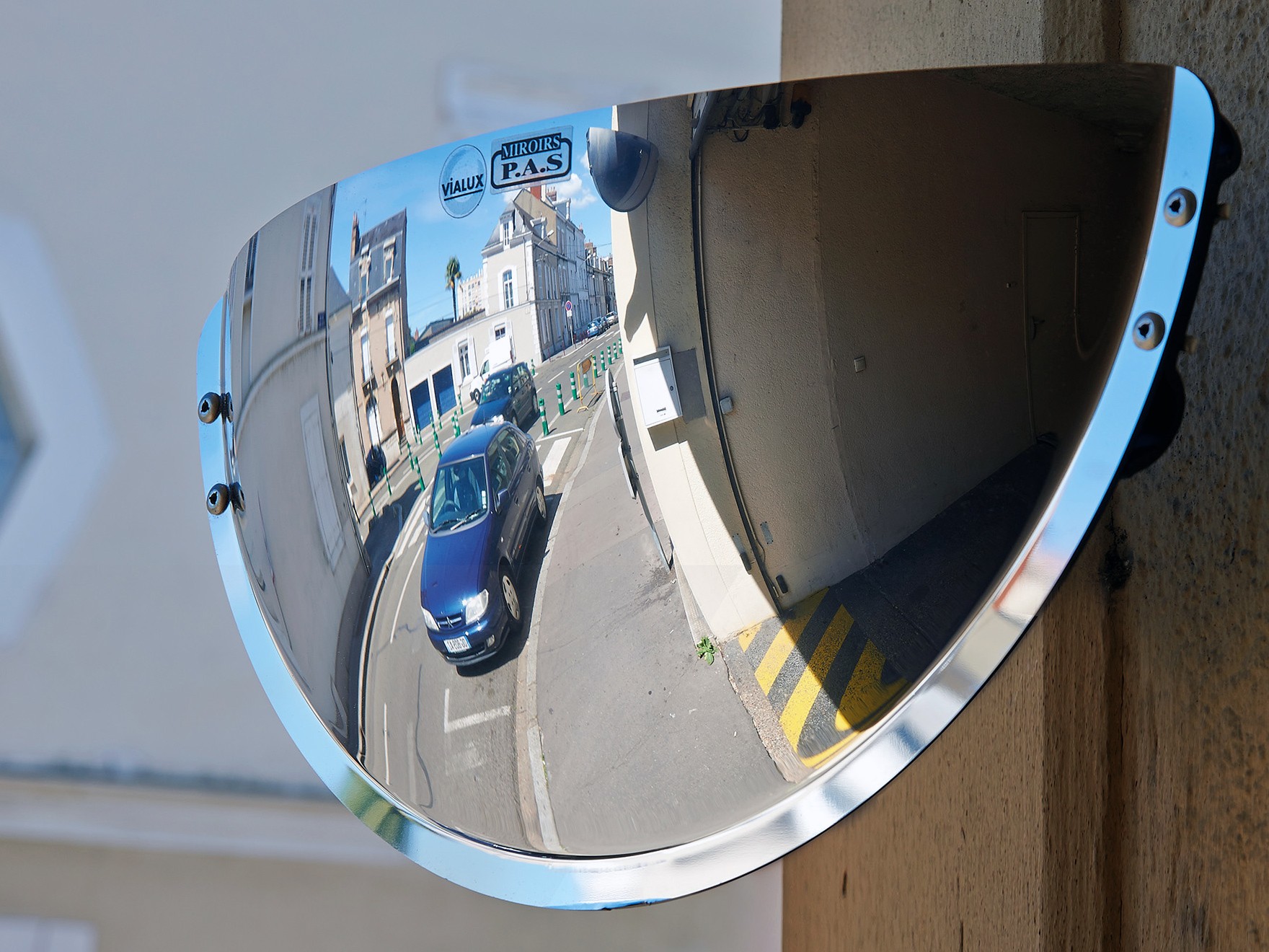 180-degree Driveway Mirror with Unbreakable P.A.S Optics